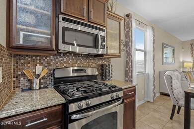 11448 Flor Rubus Ct, Socorro, TX 79927 - photo 6