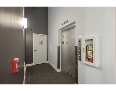 13 Willow St unit 203, Lynn, MA 01901 - photo 4