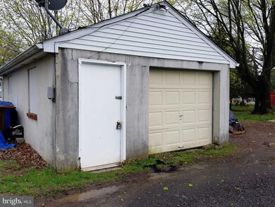 910 Moyer Rd, Lansdale, PA 19446 - photo 2