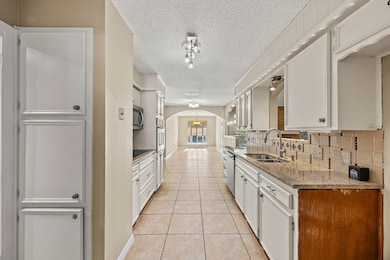 7258 Brentwood Stair Rd, Fort Worth, TX 76112 - photo 5