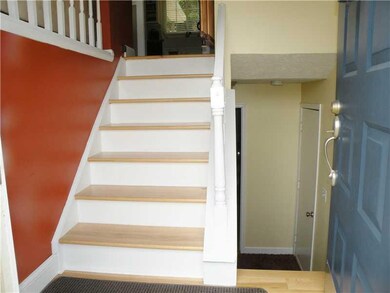 Entry/Foyer.