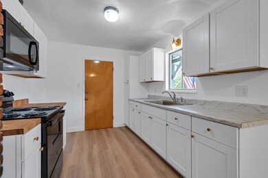 2541 Center Waverly Ave, Redding, CA 96001 - photo 5