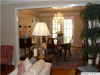 DINING ROOM WITH CROWN MOLDING