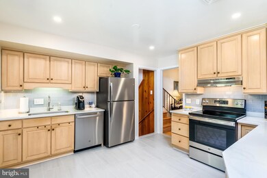 8916 Vernon View Dr, Alexandria, VA 22308 - photo 4