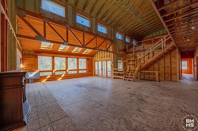 HomeOnLakeOzoniaOutlet_LivingRoom_L