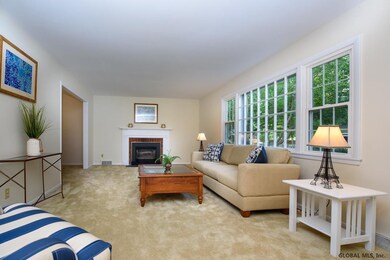 33 Dumbarton Dr, Delmar, NY 12054 - photo 4