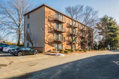 327 Plantation St unit 315, Worcester, MA 01604 - photo 2