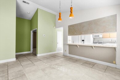 048-518178- dining area