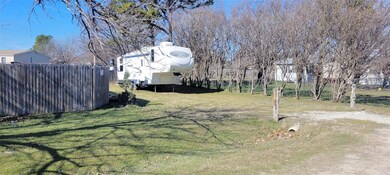 1909 Coral Rd, Azle, TX 76020 - photo 4