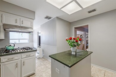 7806 Maple Tree Dr, Houston, TX 77088 - photo 7