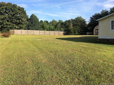 Beautiful flat rear yard