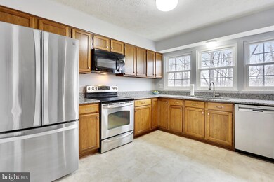 4112 Swiss Stone Dr, Burtonsville, MD 20866 - photo 7