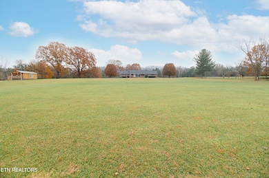 5518 W Beaver Creek Dr, Powell, TN 37849 - photo 4