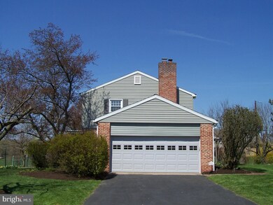 2504 Reedy Rd, Reading, PA 19609 - photo 4