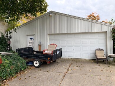 610 N Sycamore St, Lansing, MI 48933 - photo 2