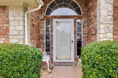 320 Chantilly Ct, Hurst, TX 76054 - photo 3
