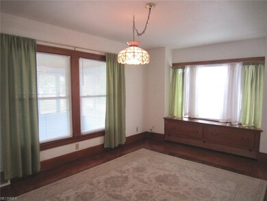 Formal dining area with bench seat w/extra storage
