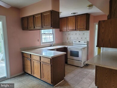 2417 Kelford Ln, Bowie, MD 20715 - photo 4