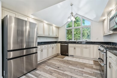 100 Saint Tropez Cir, Beaver Falls, PA 15010 - photo 5