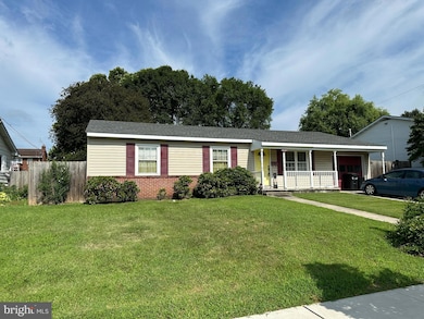 417 S Georgia Ave, Martinsburg, WV 25401 - photo 2