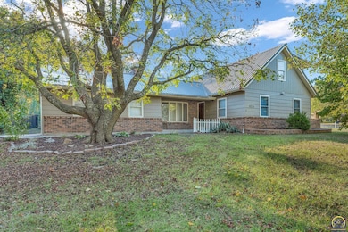 5719 SW 27th St, Topeka, KS 66614 - photo 2