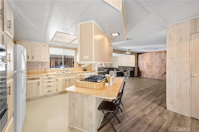 601 N Kirby St unit 220, Hemet, CA 92545 - photo 7