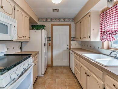 915 N Jefferson Place, Shawnee, OK 74801 - photo 5