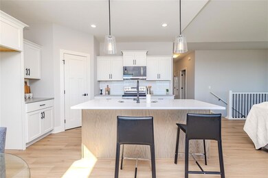 4653 177th St, Urbandale, IA 50323 - photo 7