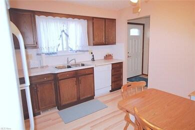 EAT IN KITCHEN