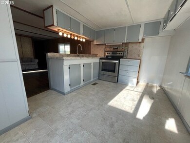 88875 Bayberry Ln unit 12, Florence, OR 97439 - photo 4