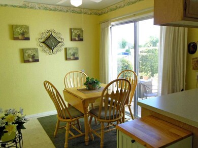 BRIGHT KITCHEN DINING AREA