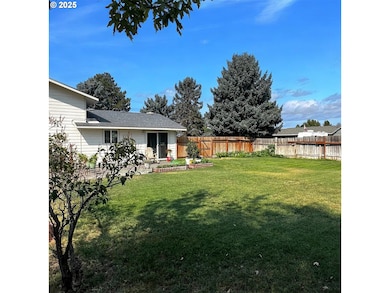 540 NW 10th St, Hermiston, OR 97838 - photo 2