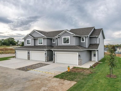 7000 Lake Ridge Ave unit 2, Des Moines, IA 50320 - photo 3