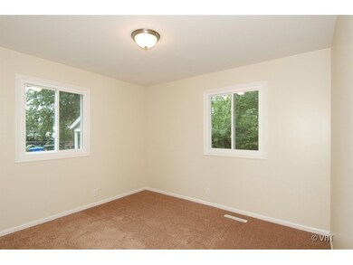 54 Sparrow Rd, Carpentersville, IL 60110 - photo 6