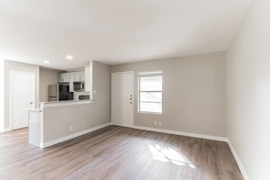 401 Hedgewood Dr unit D, Georgetown, TX 78628 - photo 6