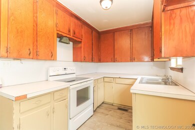 1118 E Cobb Ave, Sapulpa, OK 74066 - photo 2