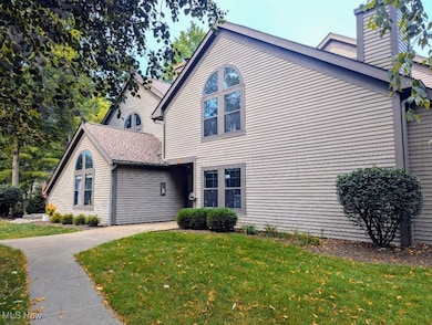 1133 Red Tail Hawk Ct unit 6, Youngstown, OH 44512 - photo 2