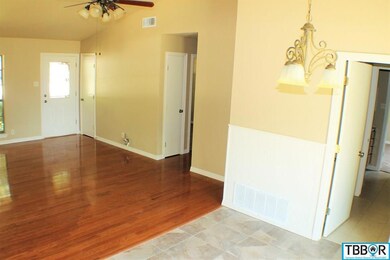 410 Skyview Cir, Troy, TX 76579 - photo 3