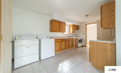 703 Clinton St, Lincoln, IL 62656 - photo 3