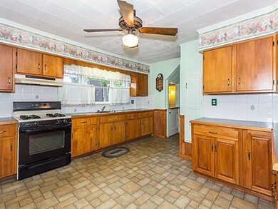 114 Albemarle Rd, Newtonville, MA 02460 - photo 3