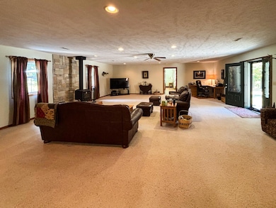 102 Lightning Springs Road Protem, MO-7