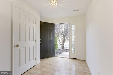 13595 Bathgate Dr, Herndon, VA 20171 - photo 2