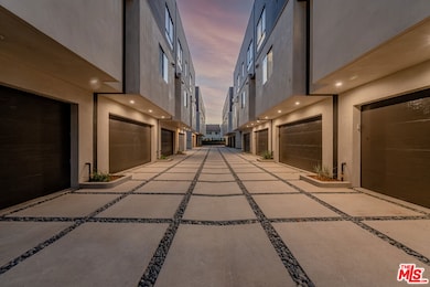 unlisted-address, Tarzana, CA 91356 - photo 3