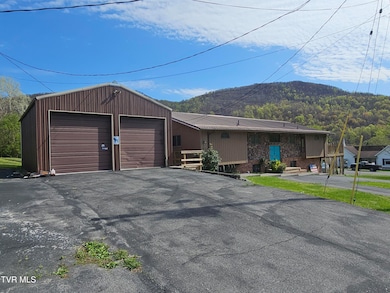 316 Shawnee Ave W, Big Stone Gap, VA 24219 - photo 3