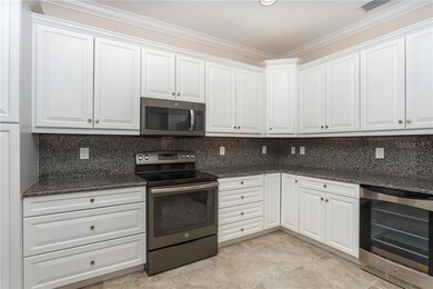 Impressive full height granite back splash with un