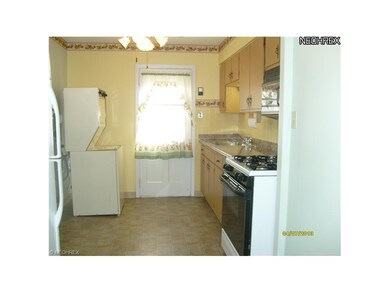 KITCHEN WITH ALL APPLIANCES INCLUDING BUILT-IN MIC