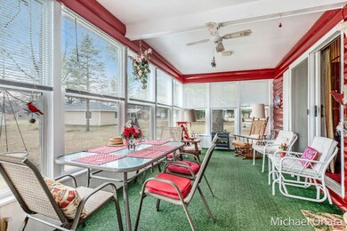 1556EJamesSt-2