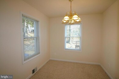 2815 Jefferson Dr, Alexandria, VA 22303 - photo 7