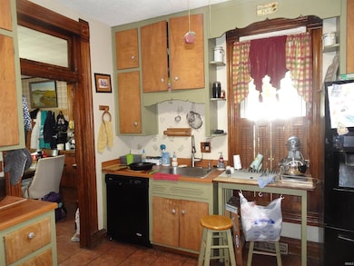 302 S Main St, Knox, IN 46534 - photo 5