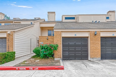 Garage communicates directly to patio and front do